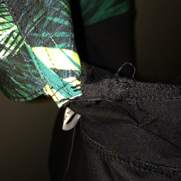 Tropical Bodycon Dress 🔥 Host pick🔥 - Picture 4 of 5